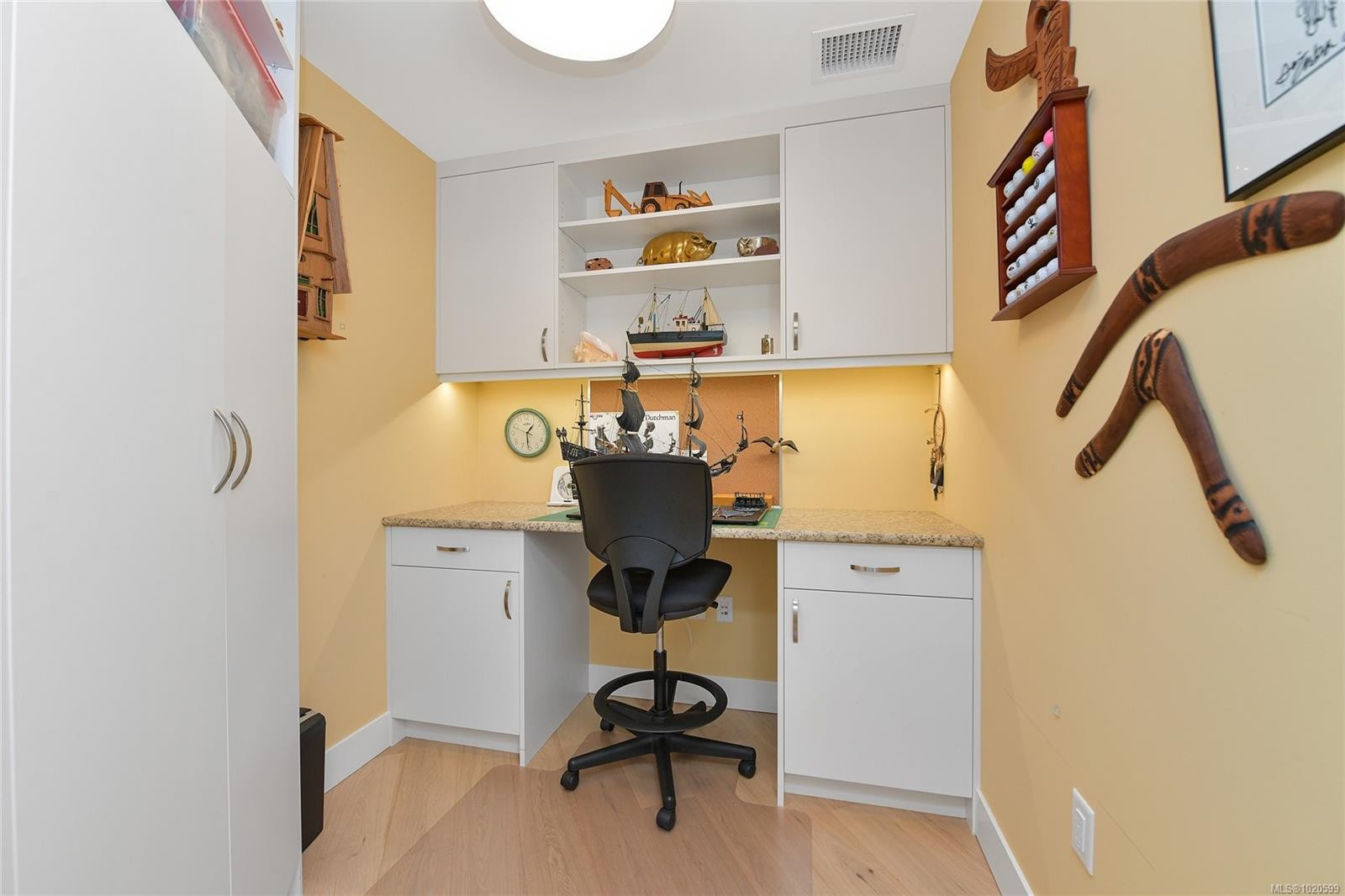 403-5388 Hill Rise Terr, Saanich, BC - Indoor Photo Showing Office