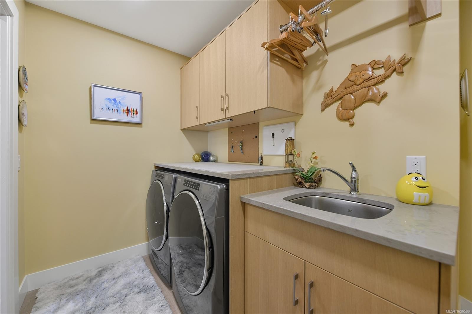 403-5388 Hill Rise Terr, Saanich, BC - Indoor Photo Showing Laundry Room