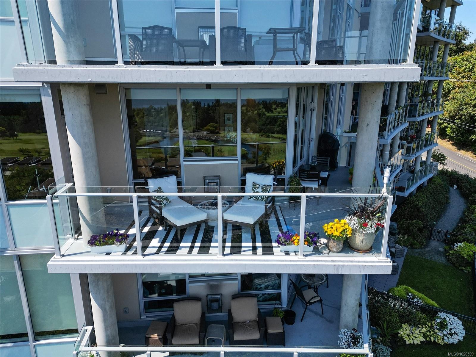 403-5388 Hill Rise Terr, Saanich, BC - Outdoor With Balcony