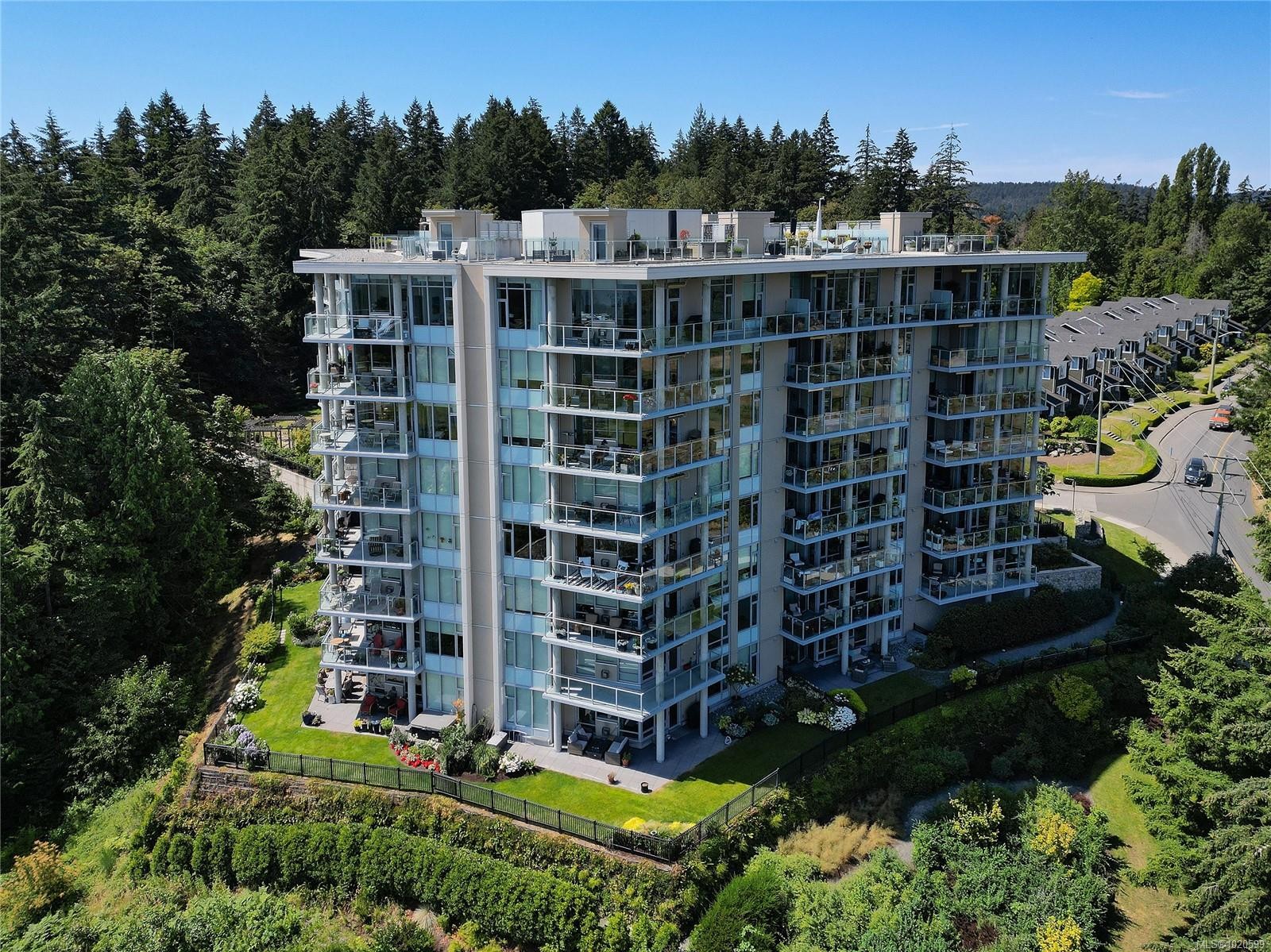 403-5388 Hill Rise Terr, Saanich, BC - Outdoor With Balcony