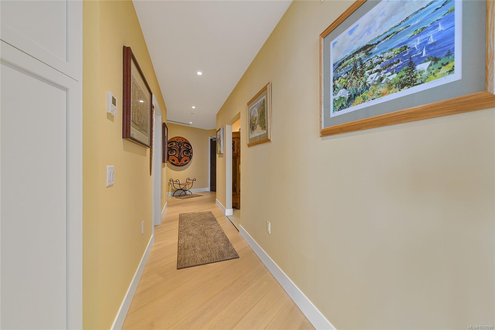 403-5388 Hill Rise Terr, Saanich, BC - Indoor Photo Showing Other Room