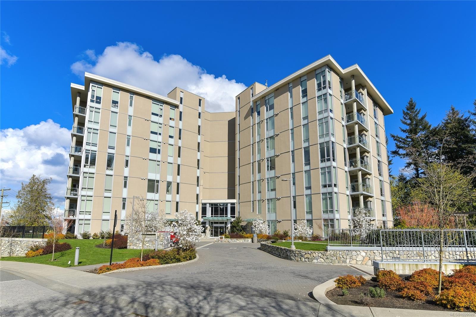 403-5388 Hill Rise Terr, Saanich, BC - Outdoor With Balcony With Facade