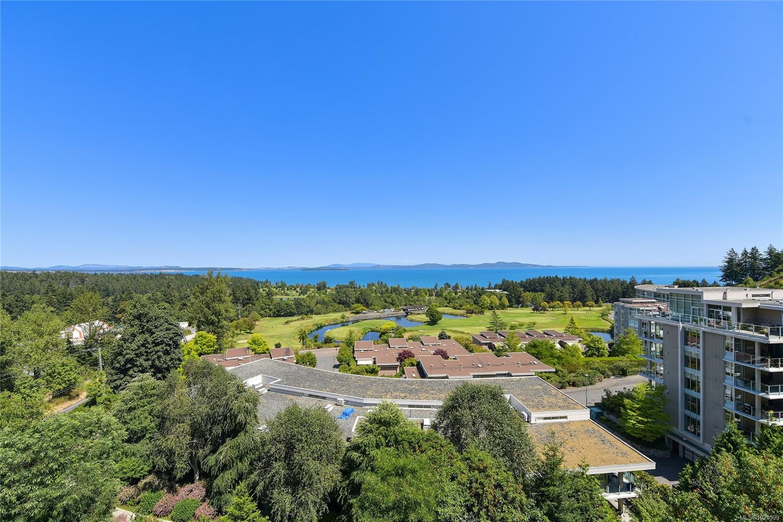 403-5388 Hill Rise Terr, Saanich, BC - Outdoor With View