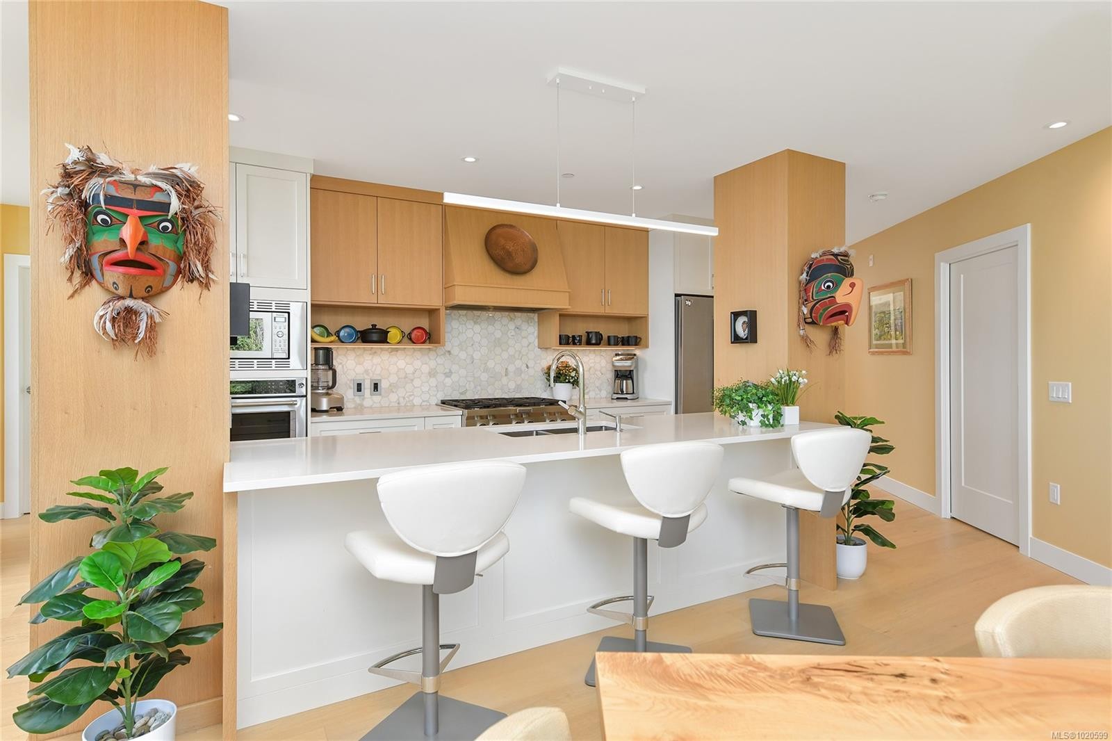 403-5388 Hill Rise Terr, Saanich, BC - Indoor Photo Showing Kitchen