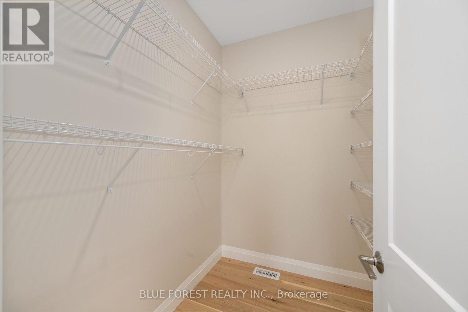 154 Maud Street, Central Elgin (Port Stanley), ON - Indoor With Storage