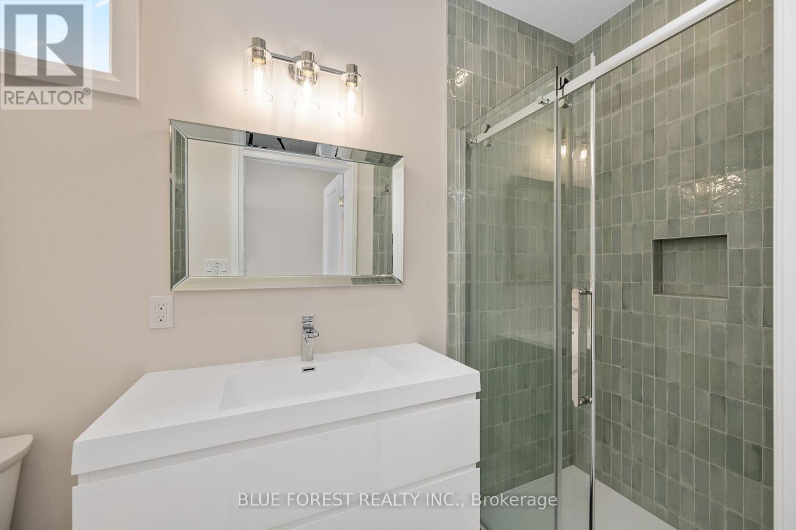 154 Maud Street, Central Elgin (Port Stanley), ON - Indoor Photo Showing Bathroom