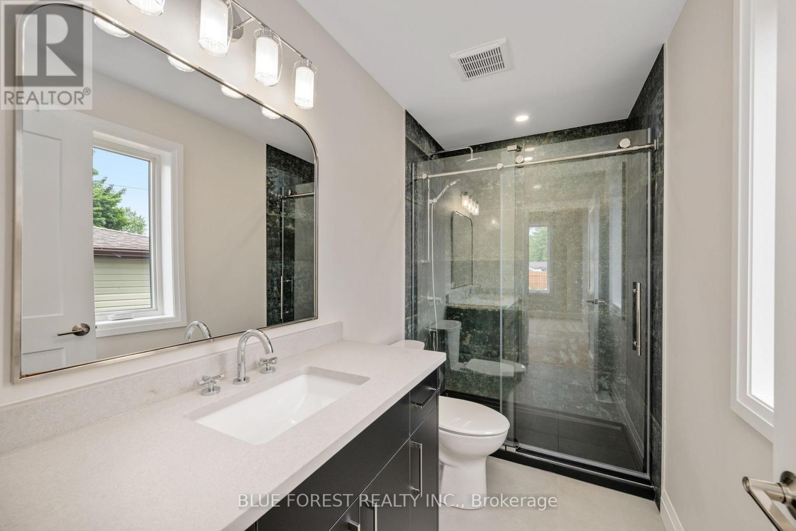 154 Maud Street, Central Elgin (Port Stanley), ON - Indoor Photo Showing Bathroom