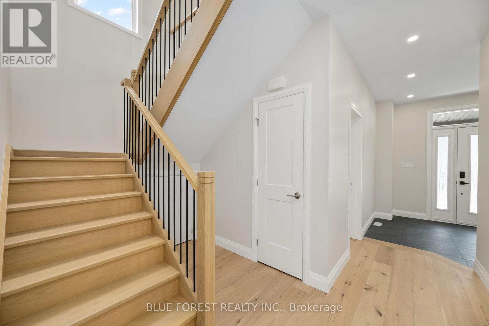 154 Maud Street, Central Elgin (Port Stanley), ON - Indoor Photo Showing Other Room