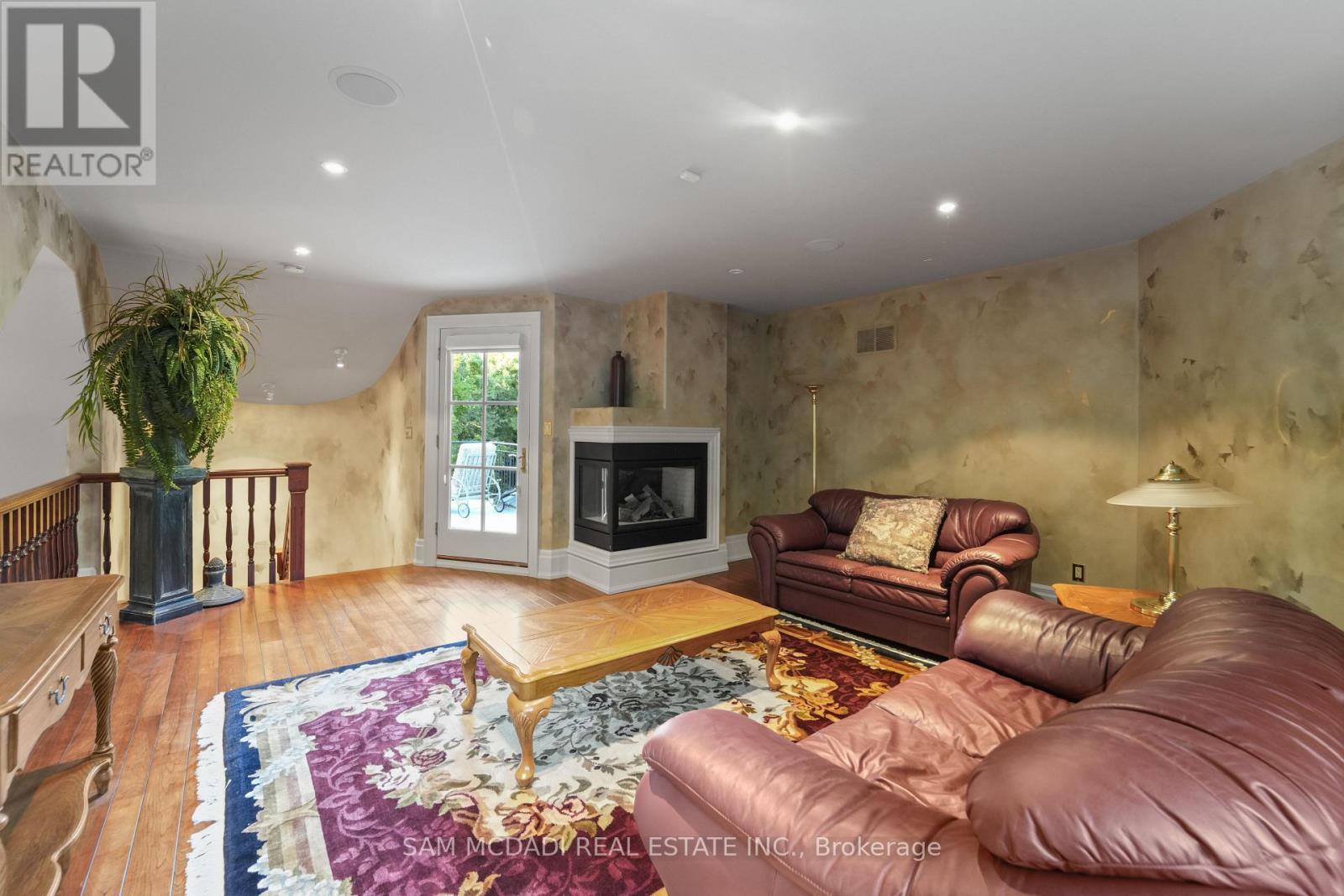 10140 Pineview Trail, Milton, ON - Indoor Photo Showing Living Room With Fireplace
