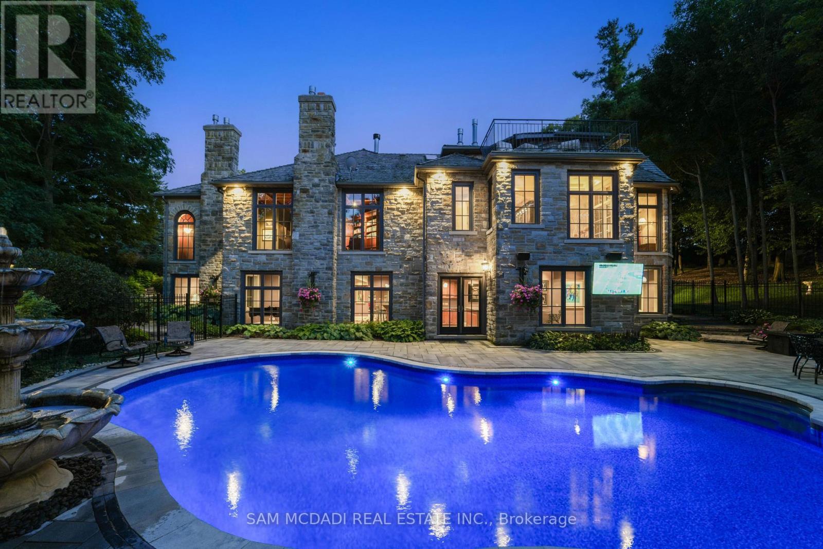 10140 Pineview Trail, Milton, ON - Outdoor With In Ground Pool