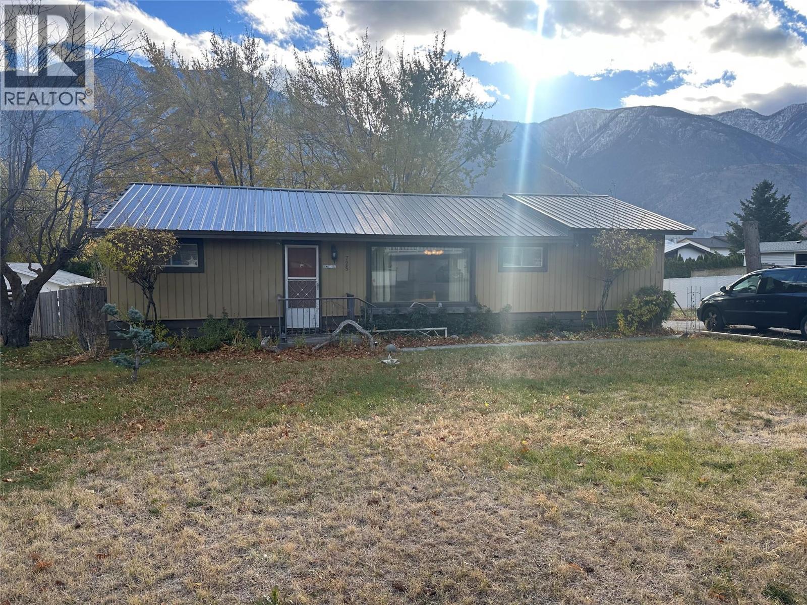 725 2Nd Avenue, Keremeos, BC - Outdoor