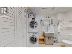 laundry bathroom -