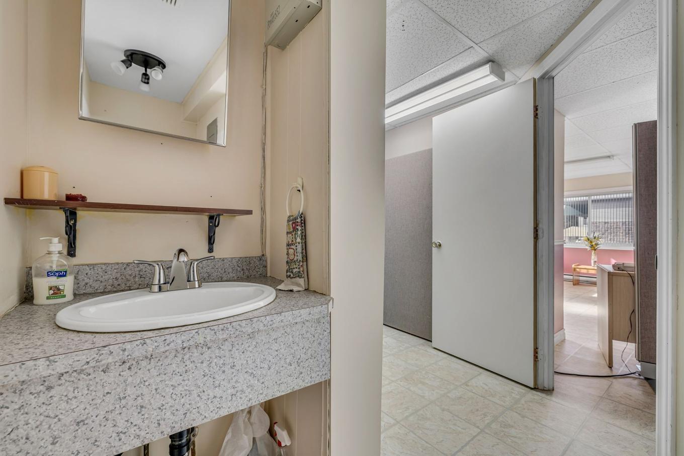 Powder room - 3166 Av. St-Augustin, Lévis (Les Chutes-De-La-Chaudière-Est), QC - Indoor Photo Showing Bathroom