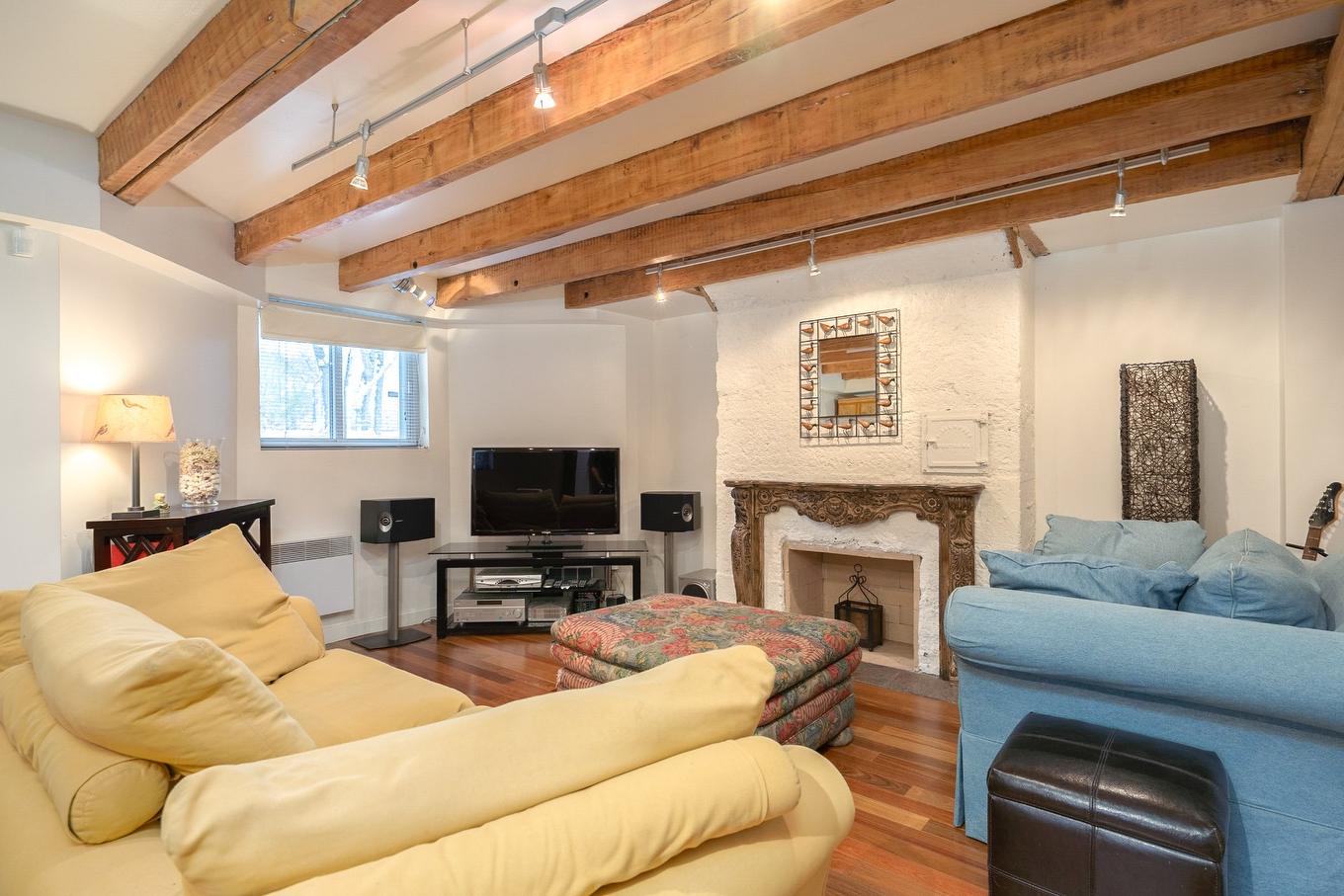 Family room - 3560 Av. Marcil, Montréal (Côte-Des-Neiges/Notre-Dame-De-Grâce), QC - Indoor Photo Showing Living Room With Fireplace