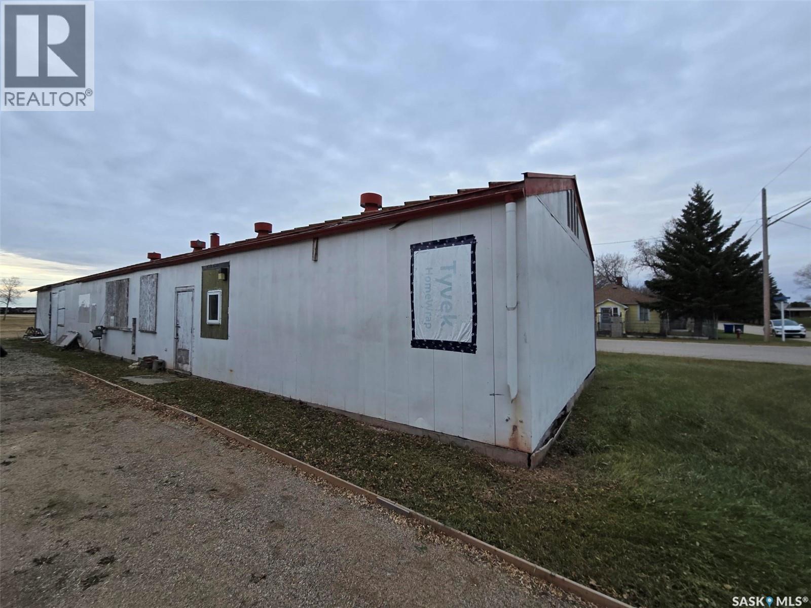 250 4Th Avenue, Broadview, SK - Outdoor