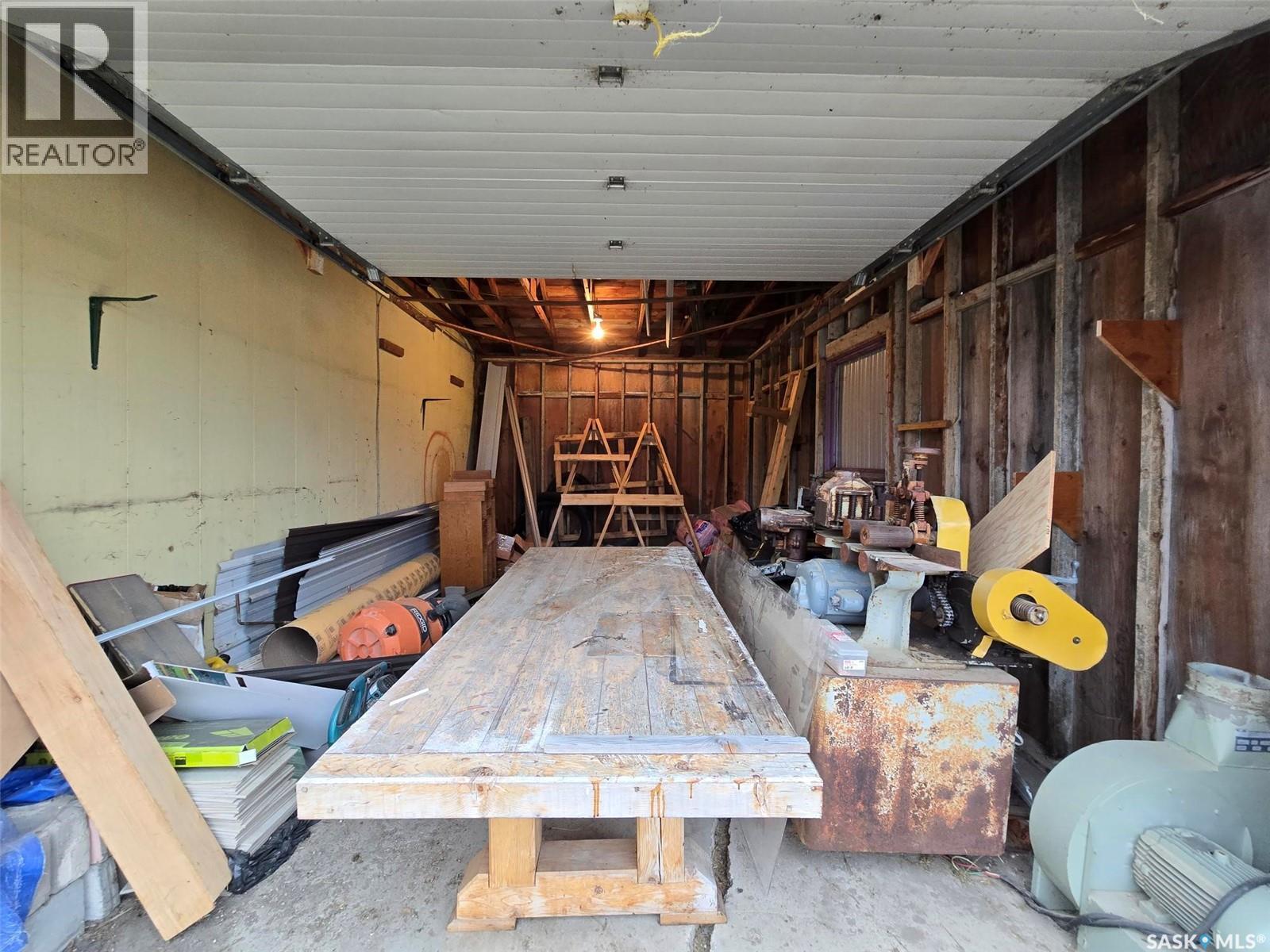 250 4Th Avenue, Broadview, SK - Indoor Photo Showing Garage
