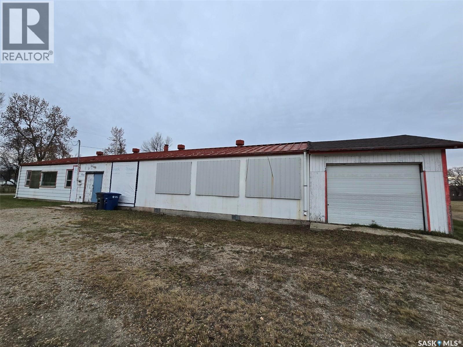 250 4Th Avenue, Broadview, SK - Outdoor