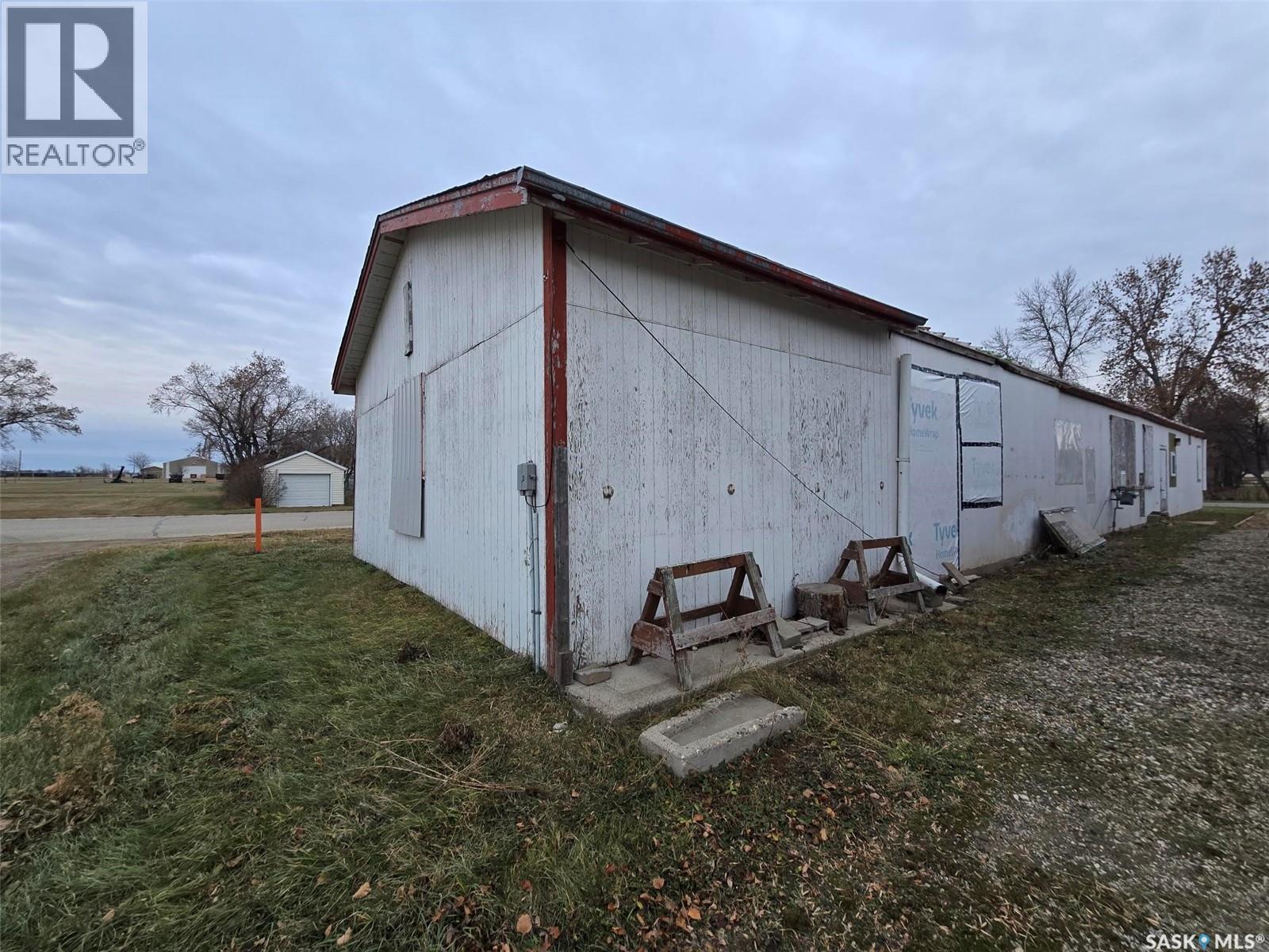 250 4Th Avenue, Broadview, SK - Outdoor