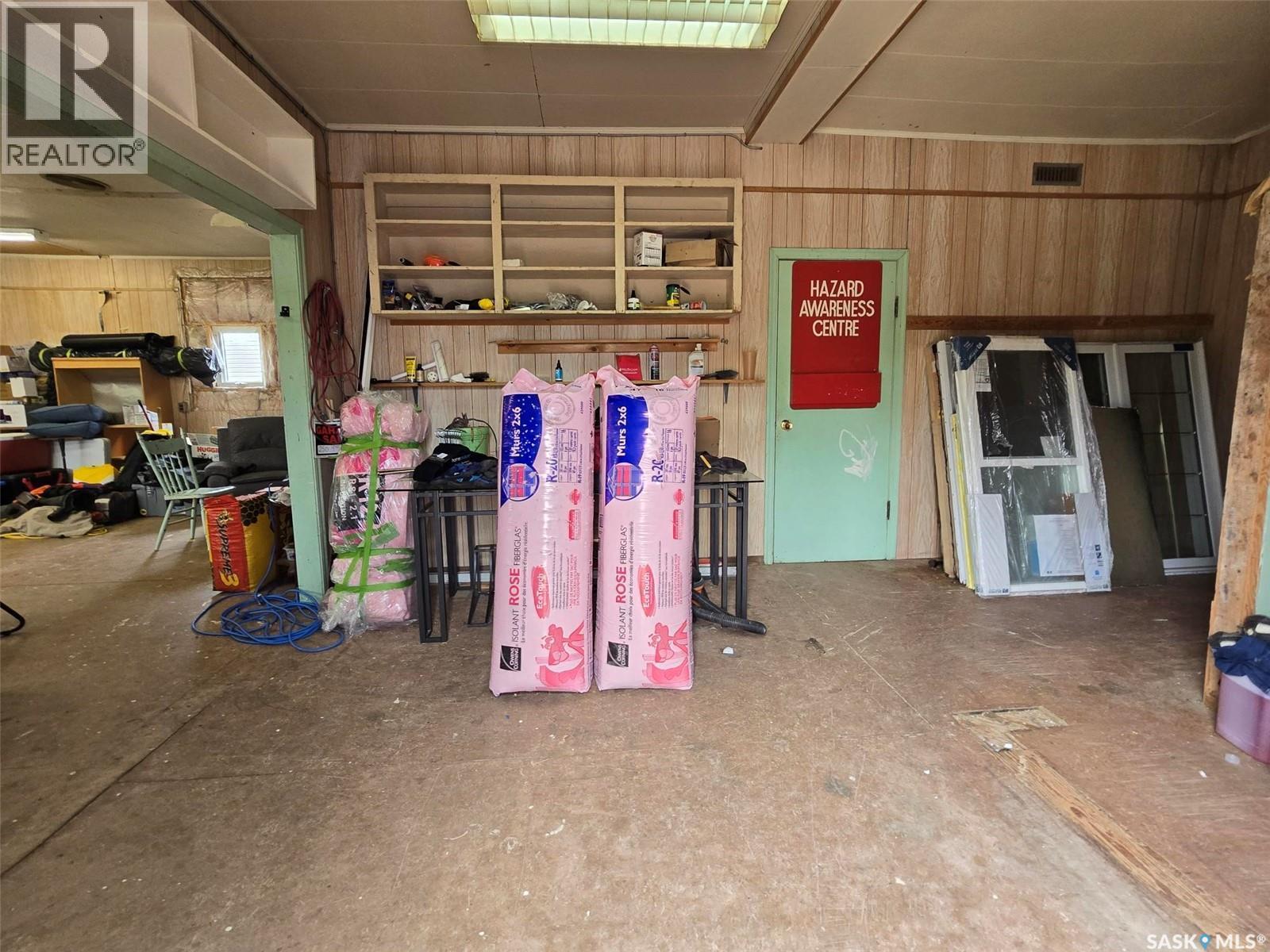 250 4Th Avenue, Broadview, SK - Indoor
