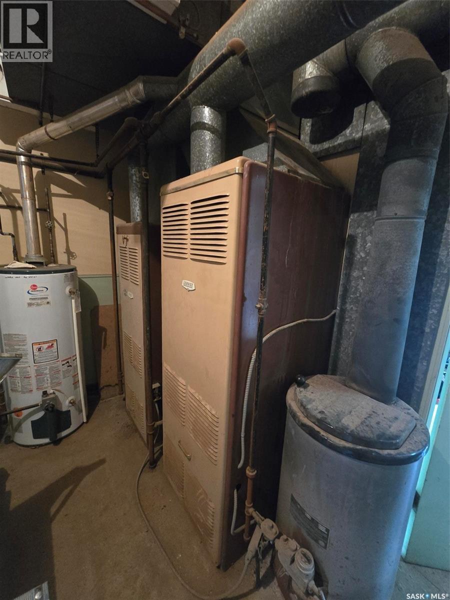 250 4Th Avenue, Broadview, SK - Indoor Photo Showing Basement