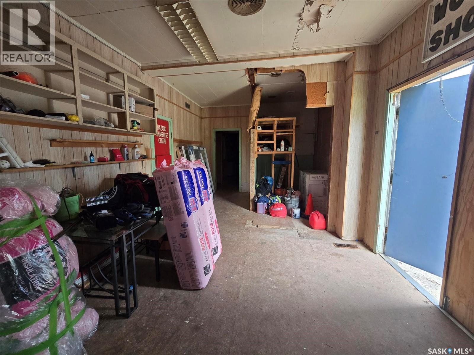 250 4Th Avenue, Broadview, SK - Indoor