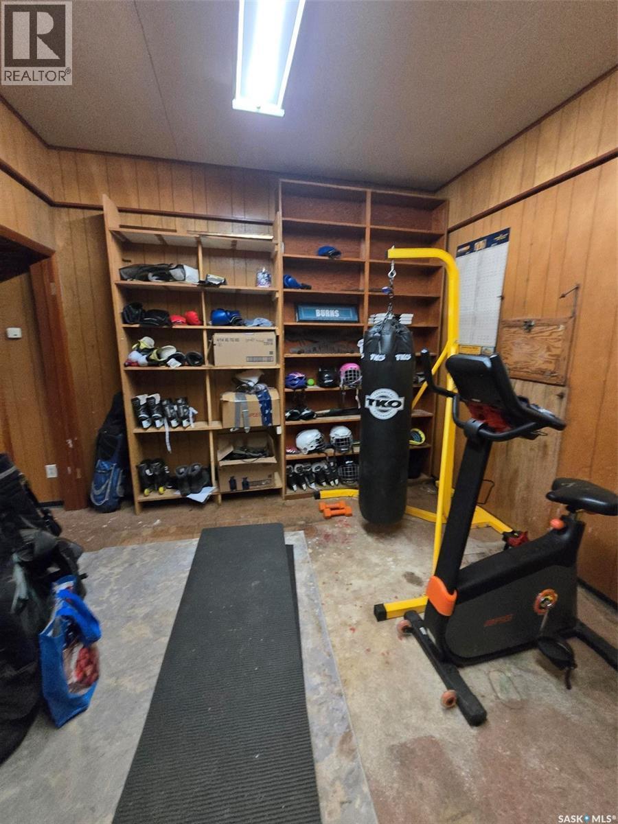 250 4Th Avenue, Broadview, SK - Indoor Photo Showing Gym Room