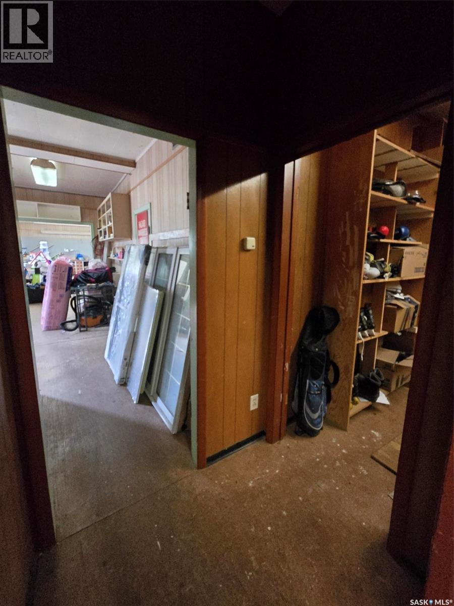 250 4Th Avenue, Broadview, SK - Indoor