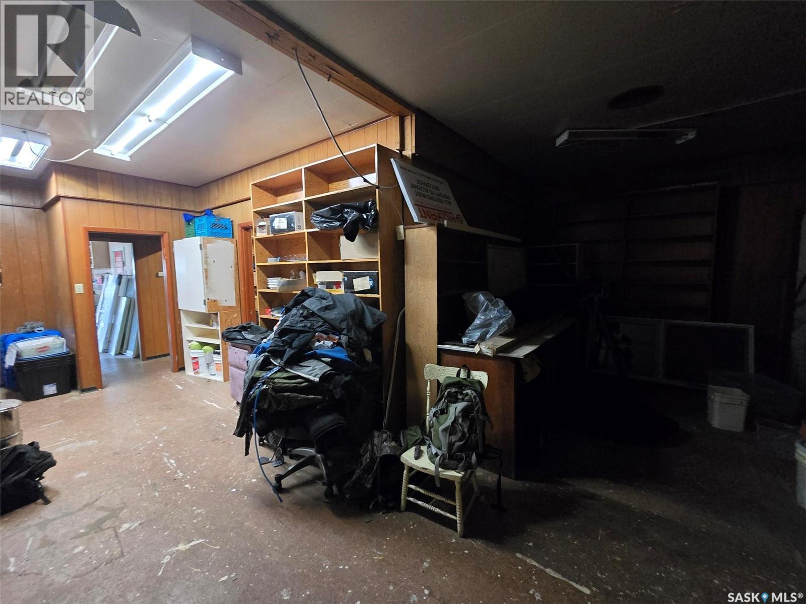 250 4Th Avenue, Broadview, SK - Indoor