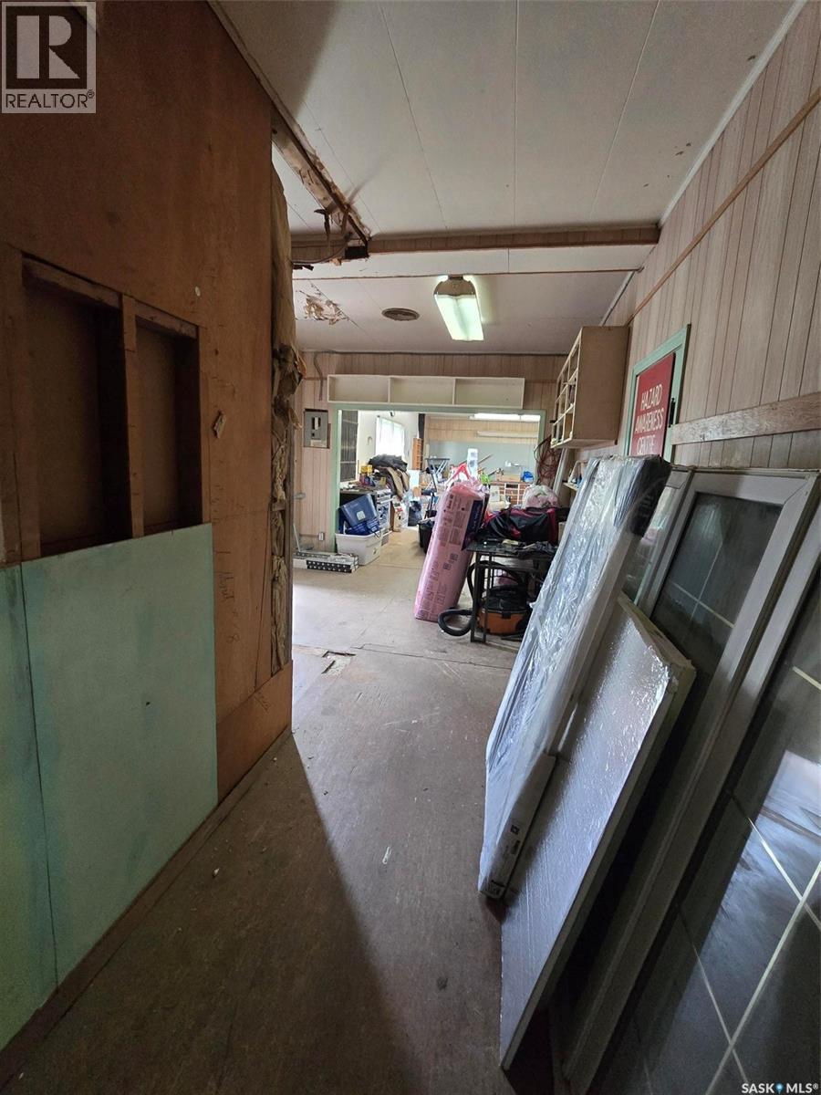 250 4Th Avenue, Broadview, SK - Indoor