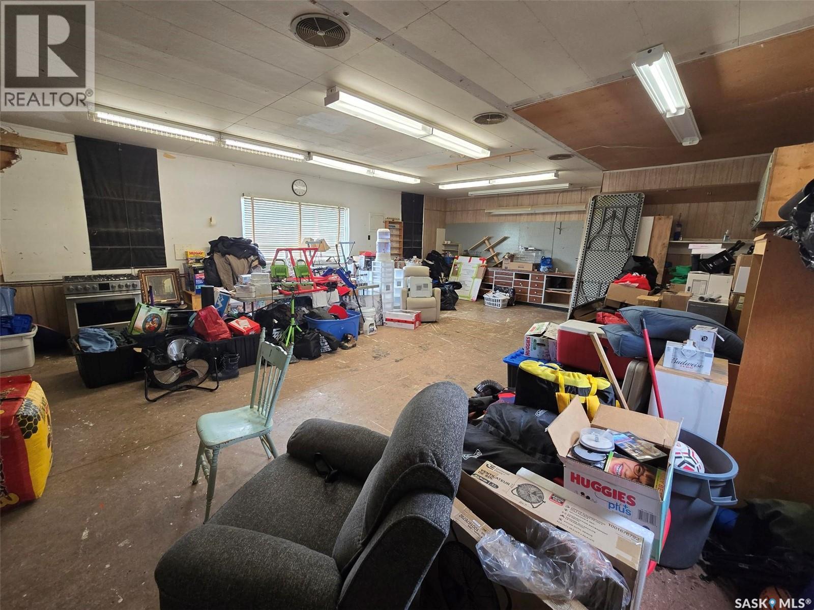 250 4Th Avenue, Broadview, SK - Indoor Photo Showing Garage