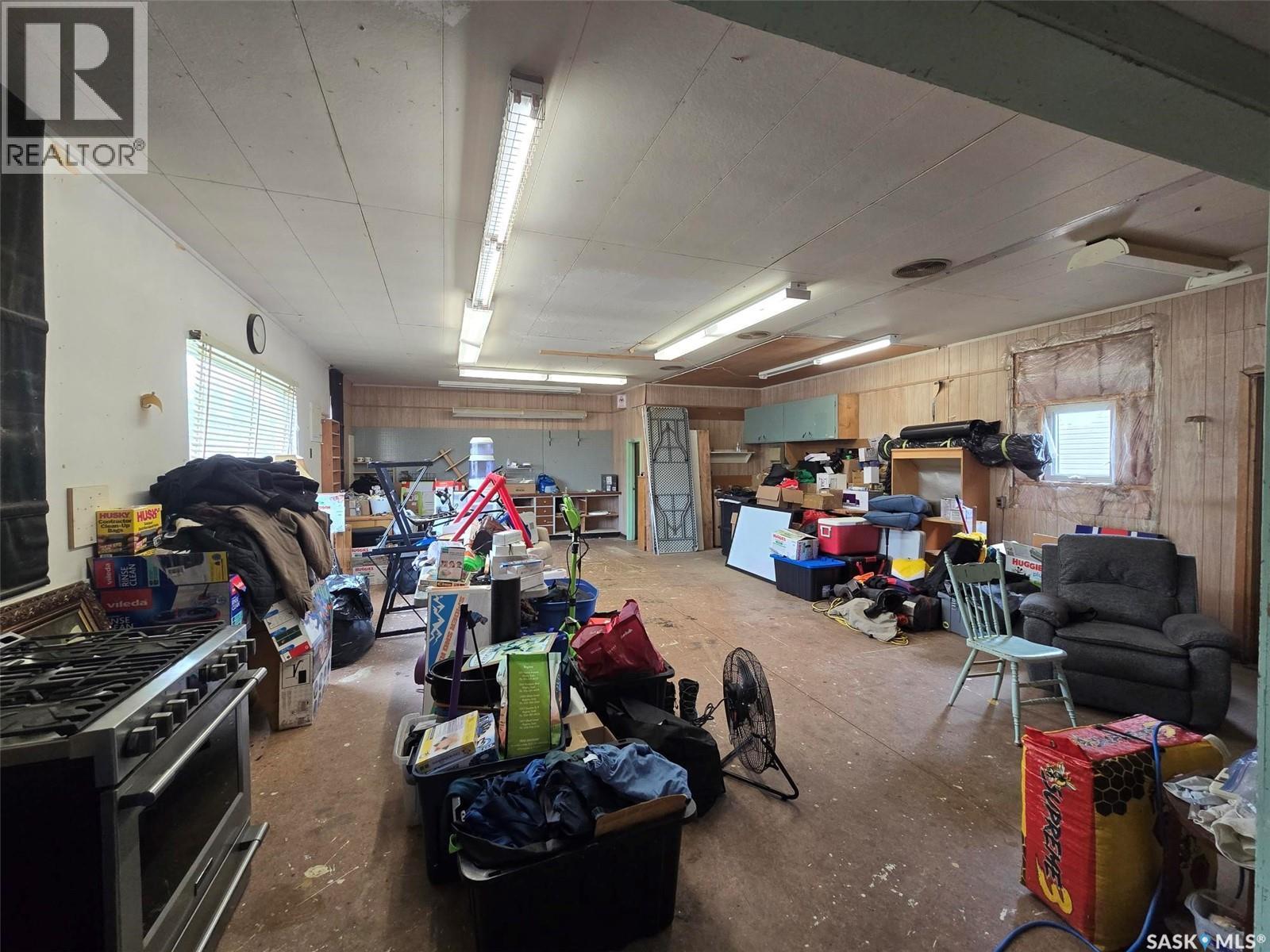 250 4Th Avenue, Broadview, SK - Indoor Photo Showing Garage