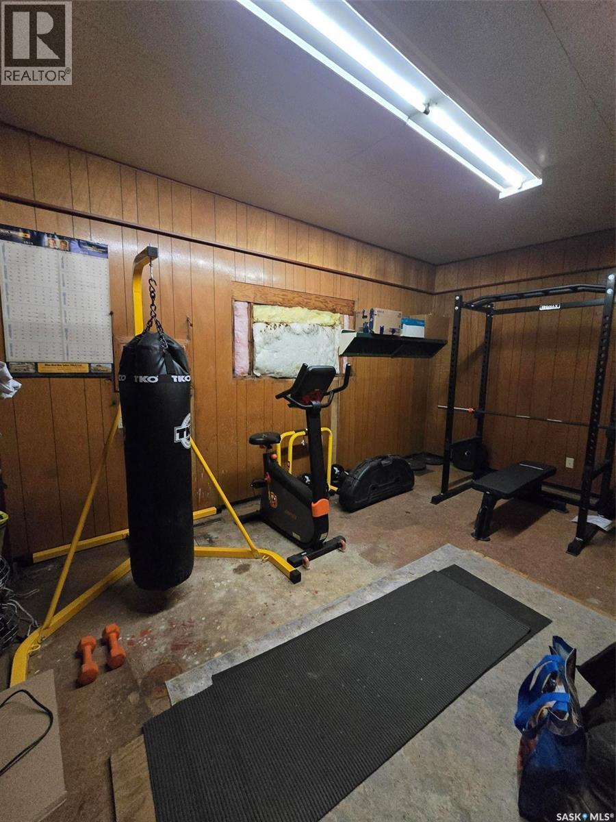 250 4Th Avenue, Broadview, SK - Indoor Photo Showing Gym Room