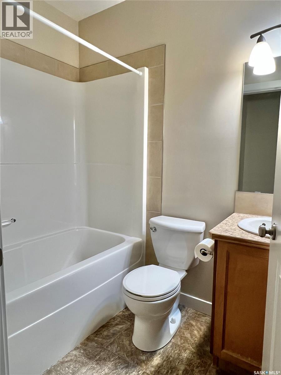 112 302 Bemister Avenue E, Melfort, SK - Indoor Photo Showing Bathroom
