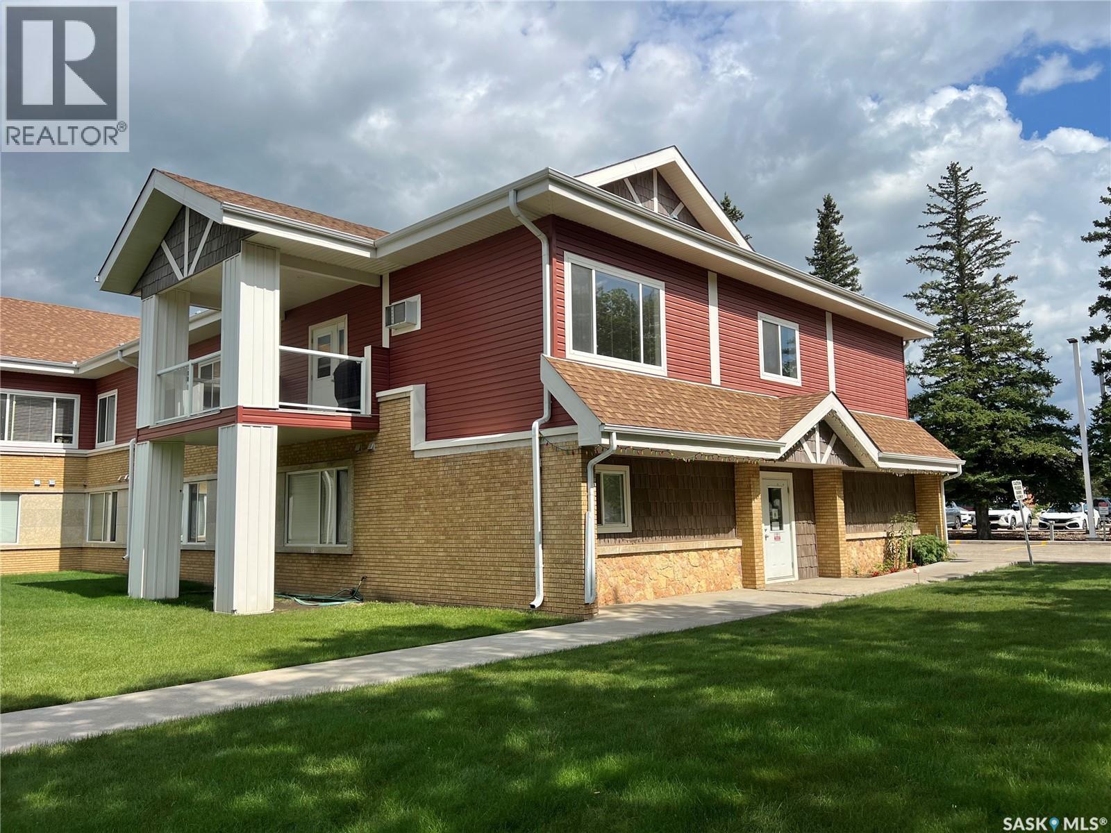 112 302 Bemister Avenue E, Melfort, SK - Outdoor