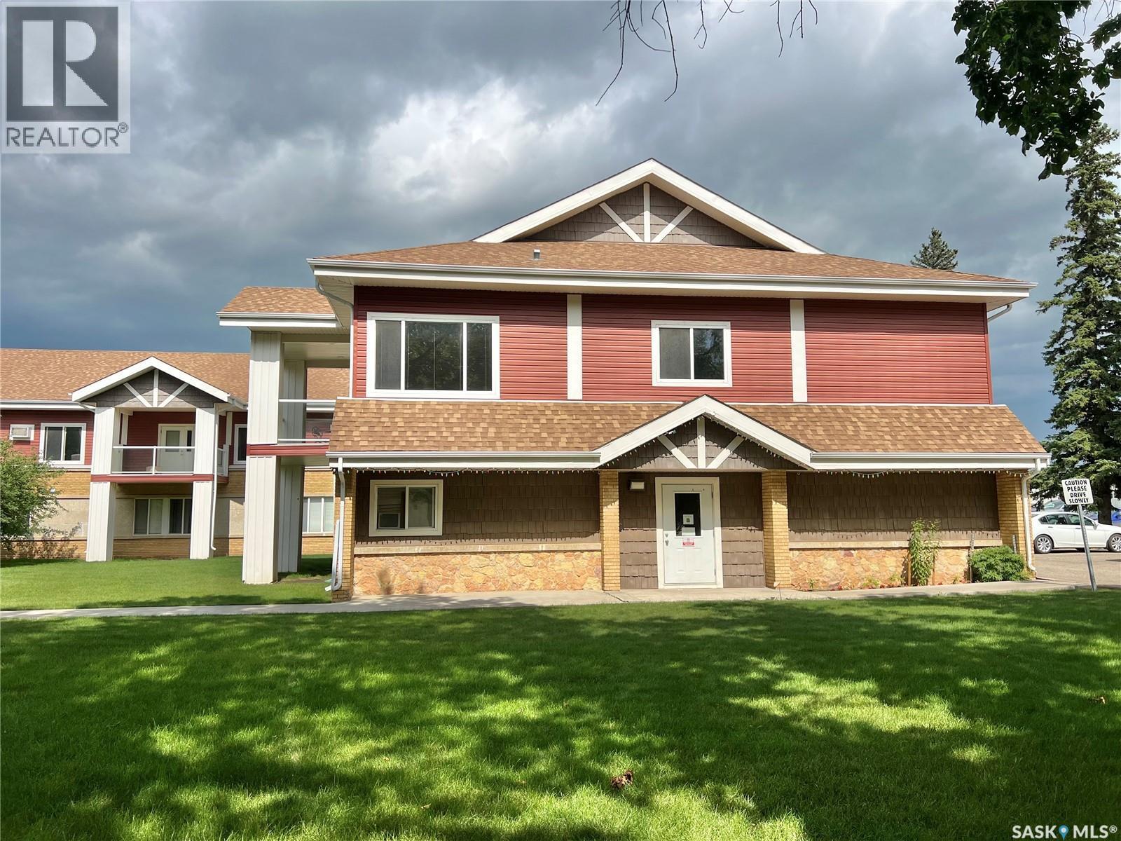 112 302 Bemister Avenue E, Melfort, SK - Outdoor With Facade