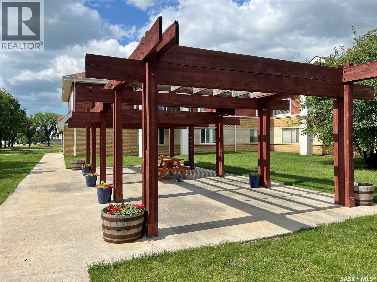 112 302 Bemister Avenue E, Melfort, SK - Outdoor