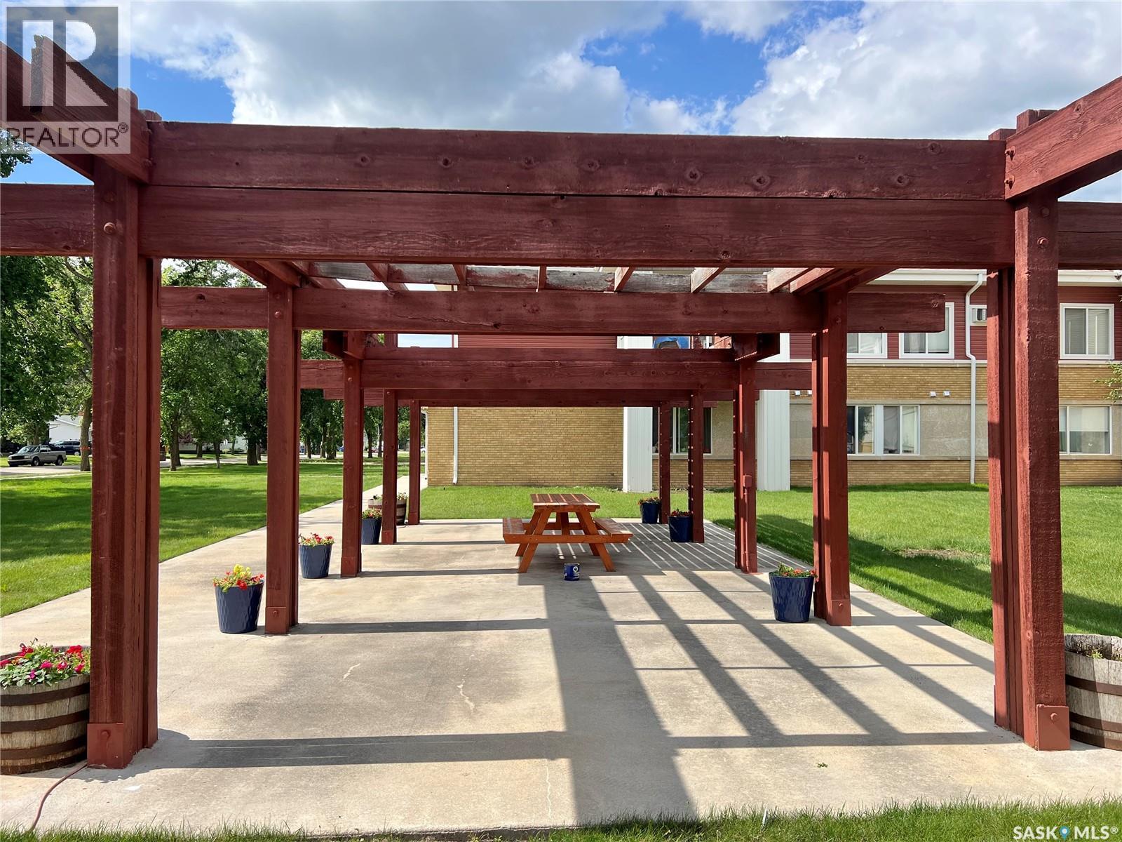 112 302 Bemister Avenue E, Melfort, SK - Outdoor