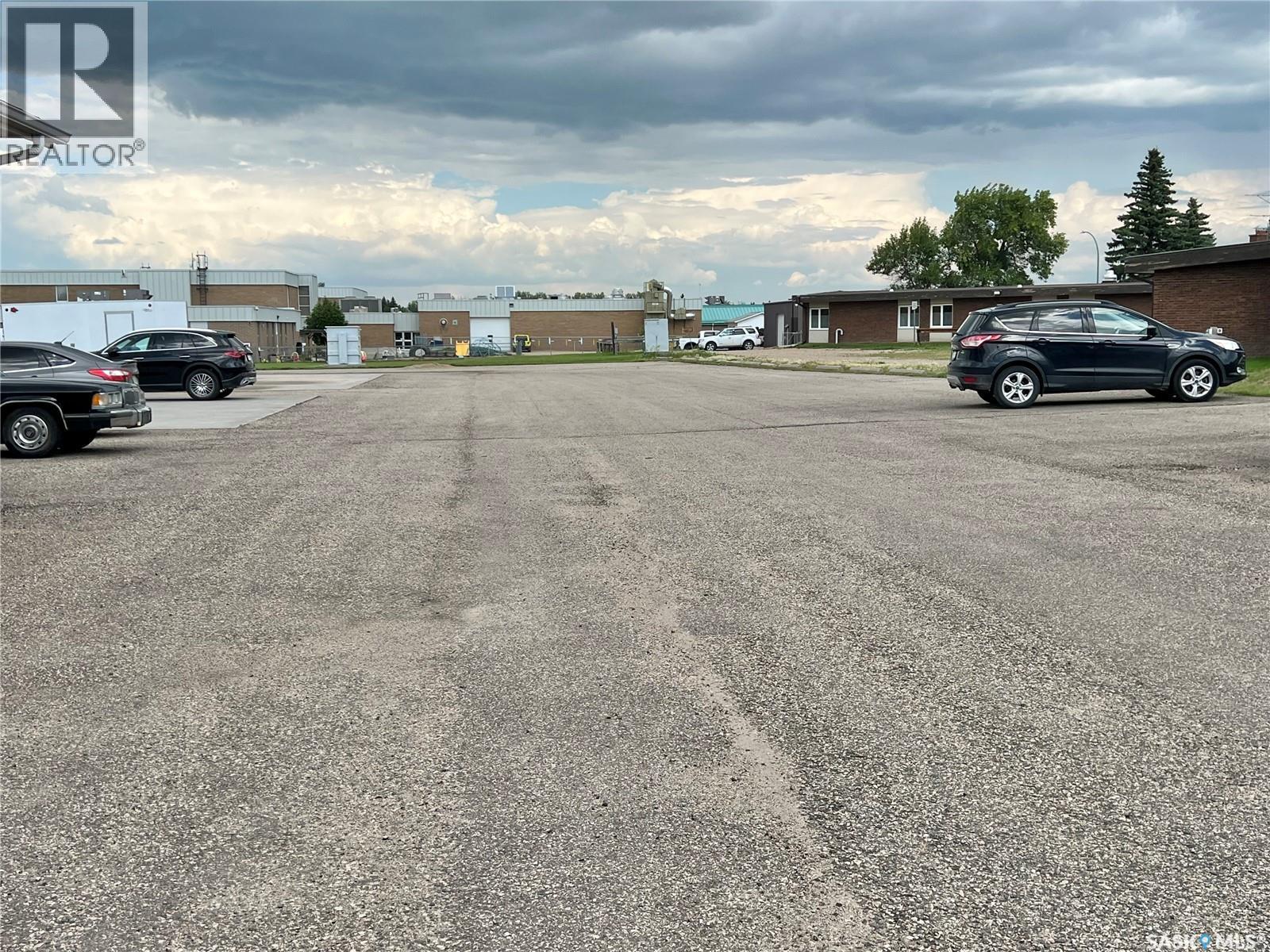 112 302 Bemister Avenue E, Melfort, SK - Outdoor