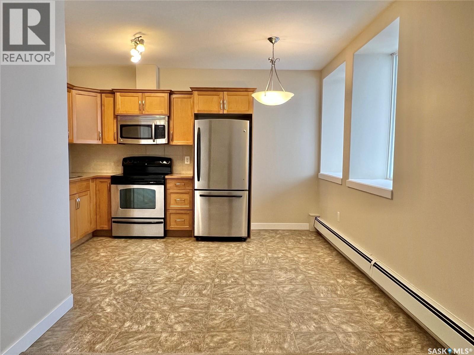 112 302 Bemister Avenue E, Melfort, SK - Indoor Photo Showing Kitchen