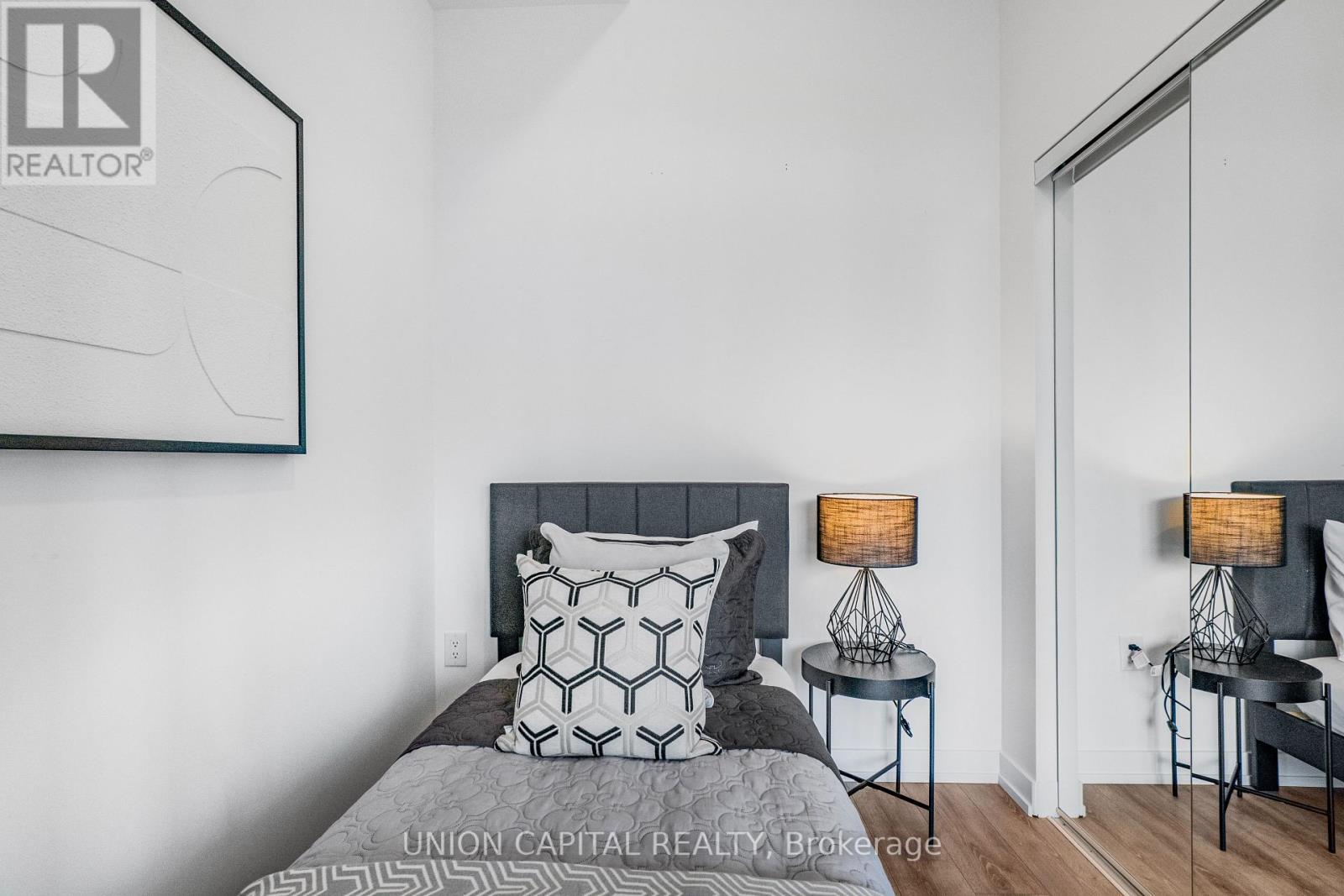 306 - 500 Dupont Street, Toronto, ON - Indoor Photo Showing Bedroom