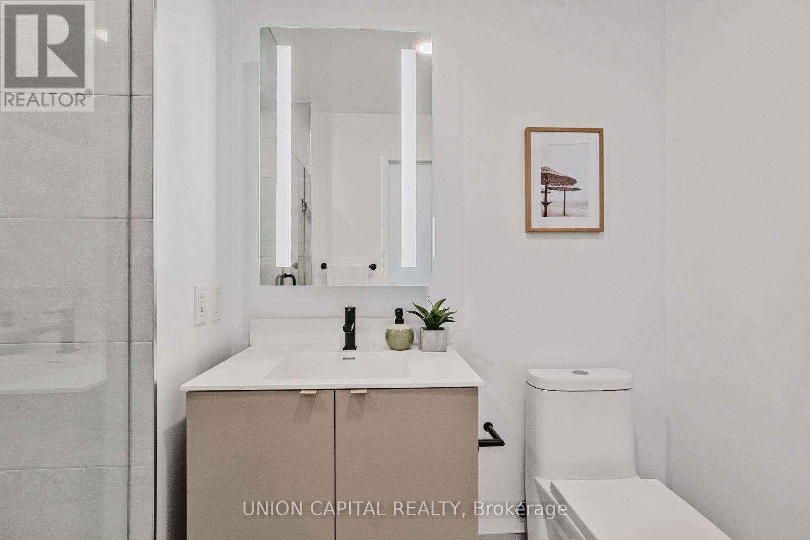306 - 500 Dupont Street, Toronto, ON - Indoor Photo Showing Bathroom