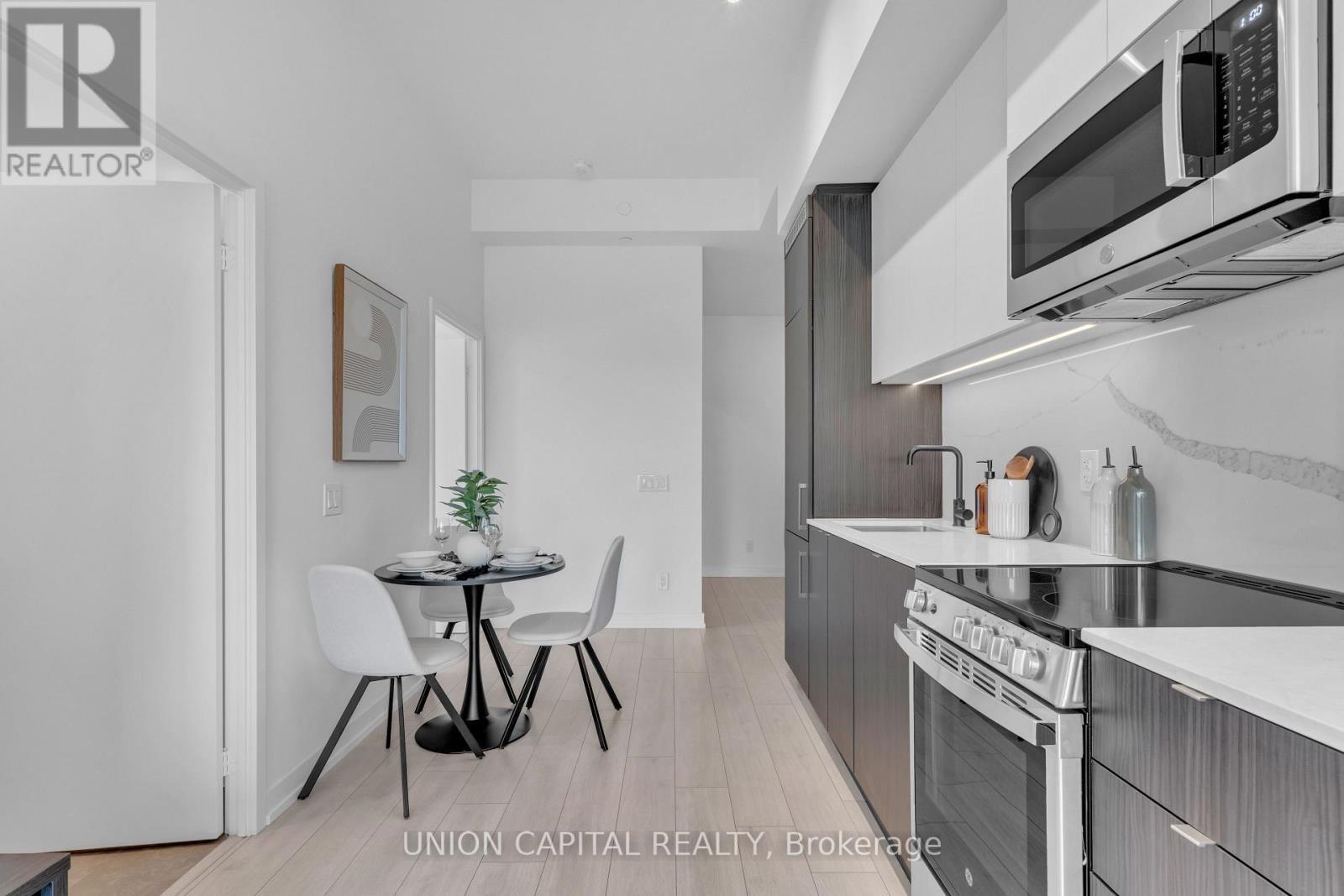 308 - 500 Dupont Street, Toronto, ON - Indoor Photo Showing Kitchen