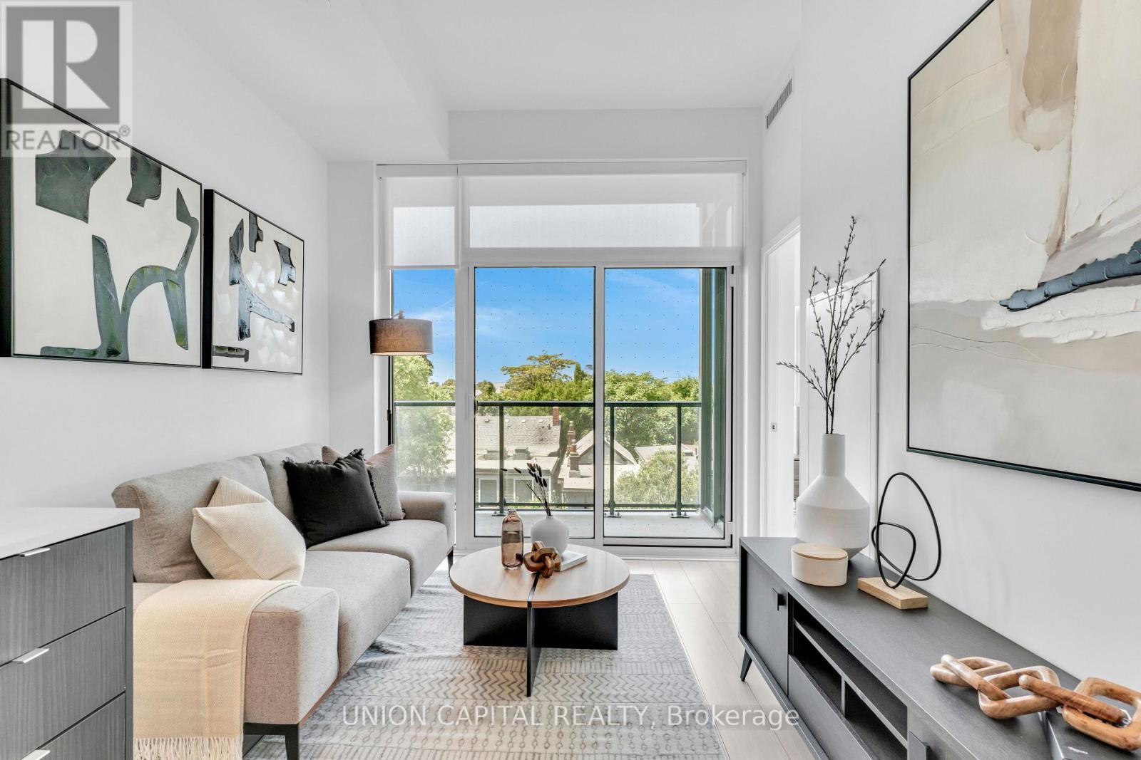 308 - 500 Dupont Street, Toronto, ON - Indoor Photo Showing Living Room