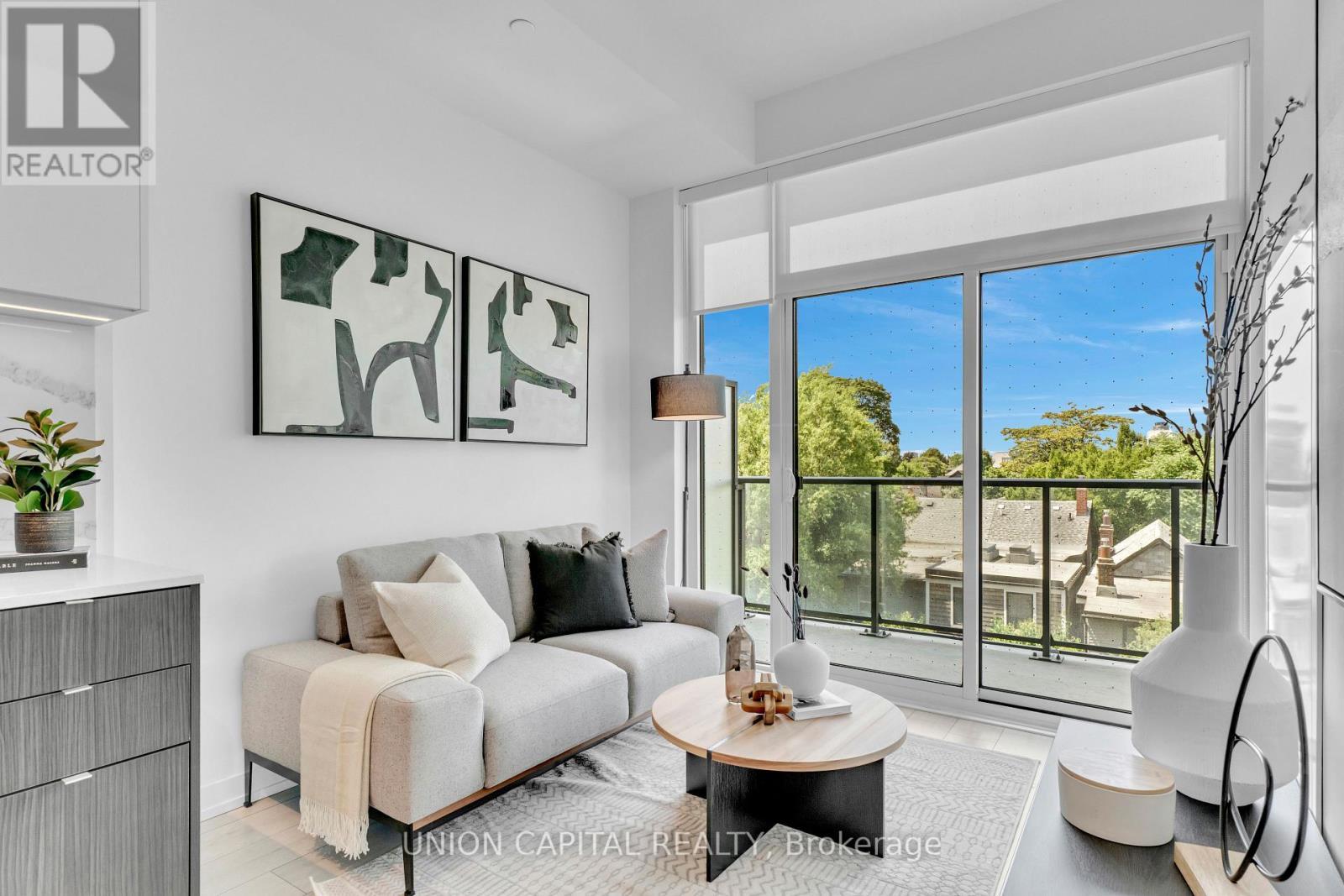 308 - 500 Dupont Street, Toronto, ON - Indoor Photo Showing Living Room