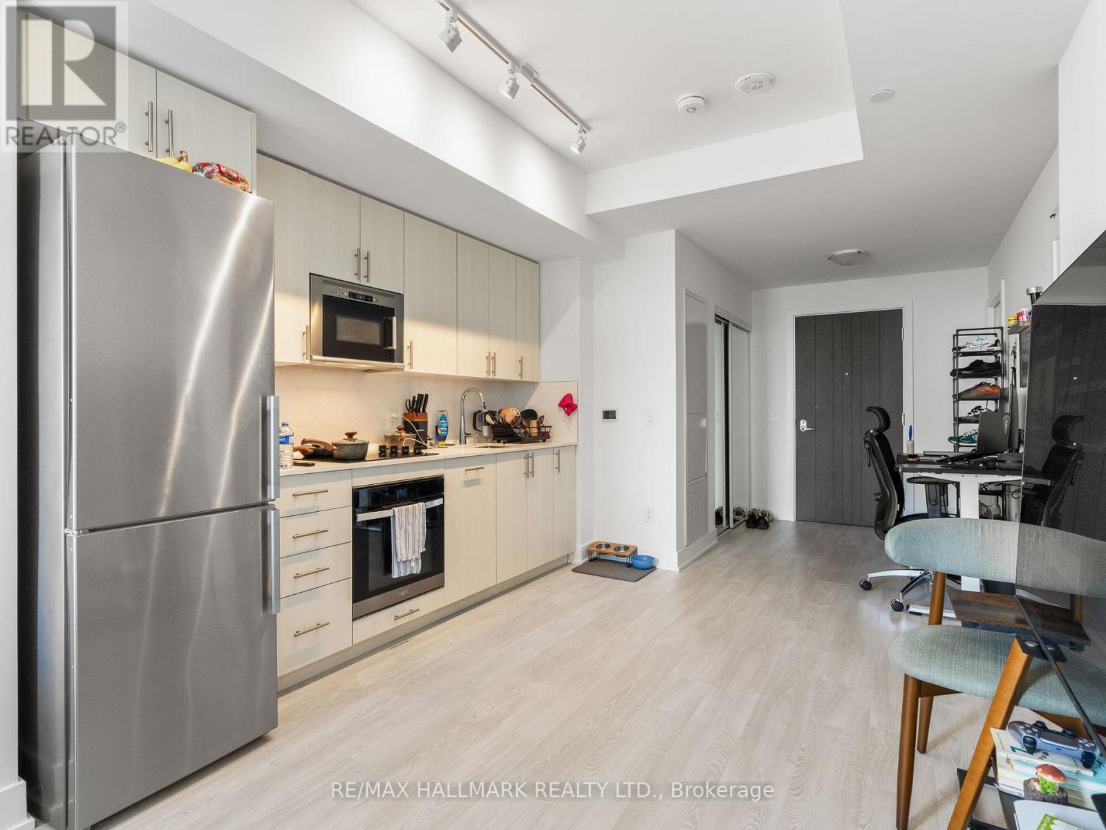 Ph20 - 2545 Simcoe Street, Oshawa, ON - Indoor Photo Showing Kitchen With Stainless Steel Kitchen