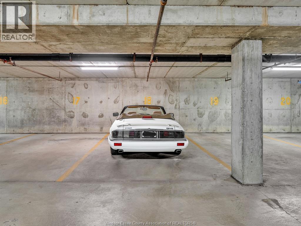 109 Robson Rd. Unit# 201, Leamington, ON - Indoor Photo Showing Garage