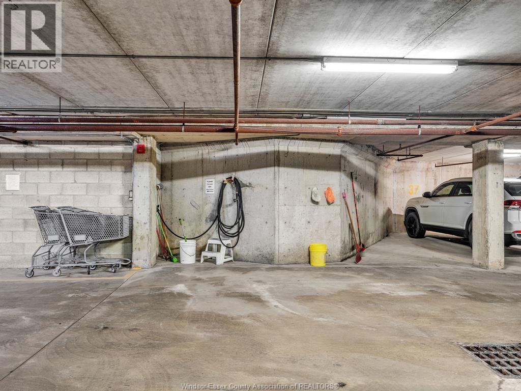 109 Robson Rd. Unit# 201, Leamington, ON - Indoor Photo Showing Garage