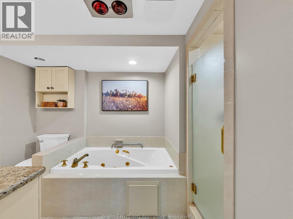 109 Robson Rd. Unit# 201, Leamington, ON - Indoor Photo Showing Bathroom