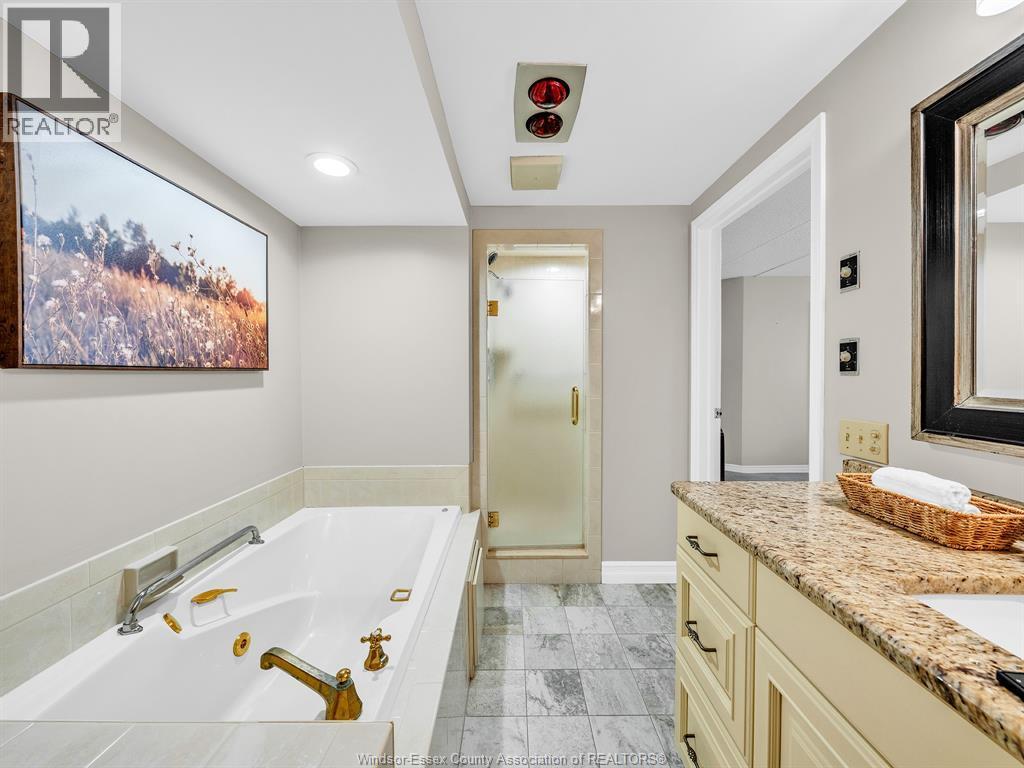 109 Robson Rd. Unit# 201, Leamington, ON - Indoor Photo Showing Bathroom