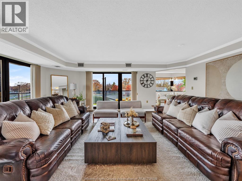 109 Robson Rd. Unit# 201, Leamington, ON - Indoor Photo Showing Living Room